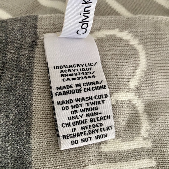 Calvin Klein Logo White and Gray Stripe Scarf - Picture 4 of 7